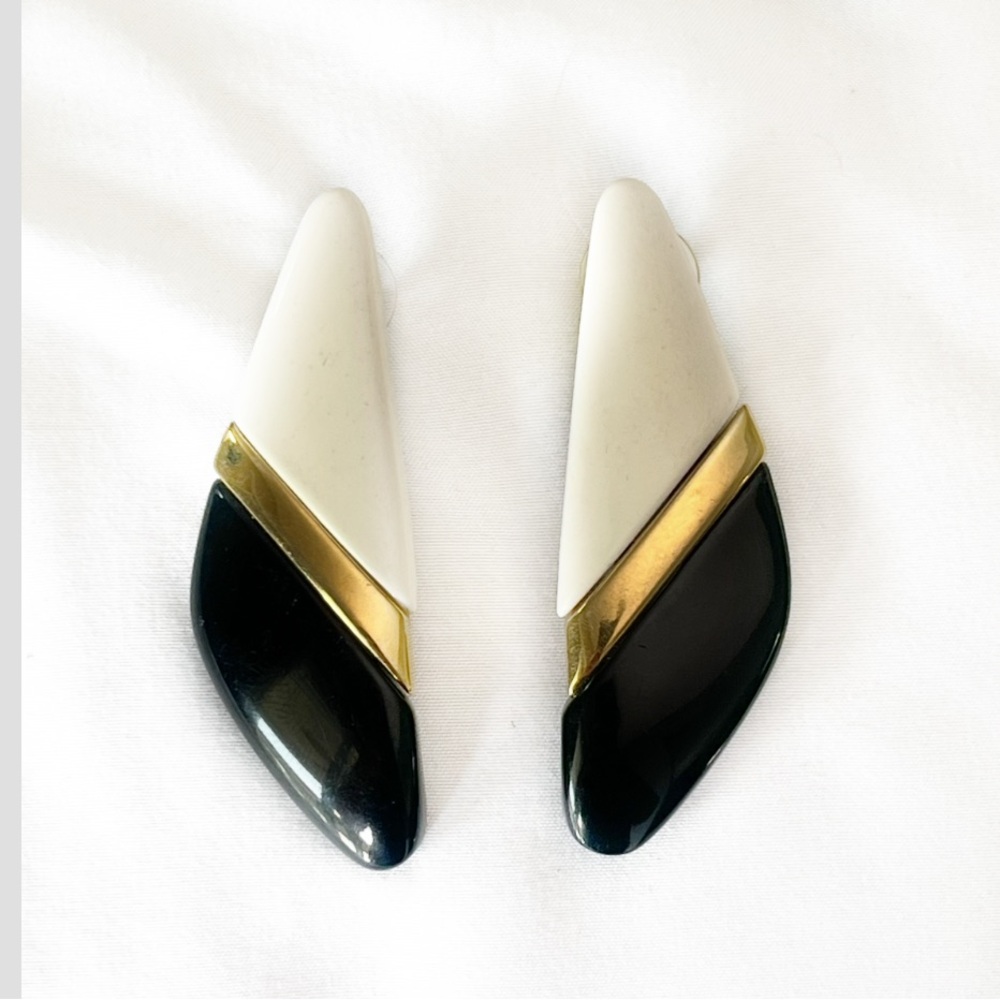 Vintage Trifari Retro 80’s Large Earrings